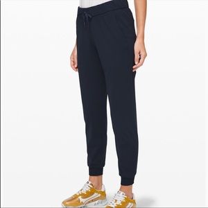 NWT lululemon On the Fly Jogger 28”